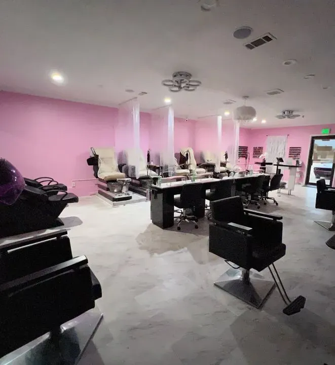 https://cdn.salonspotlight.com/photos/LpYMUvfUw5SbdqpxVMau/2c73770d-f94c-452d-9381-7a929e18f58d_720x720