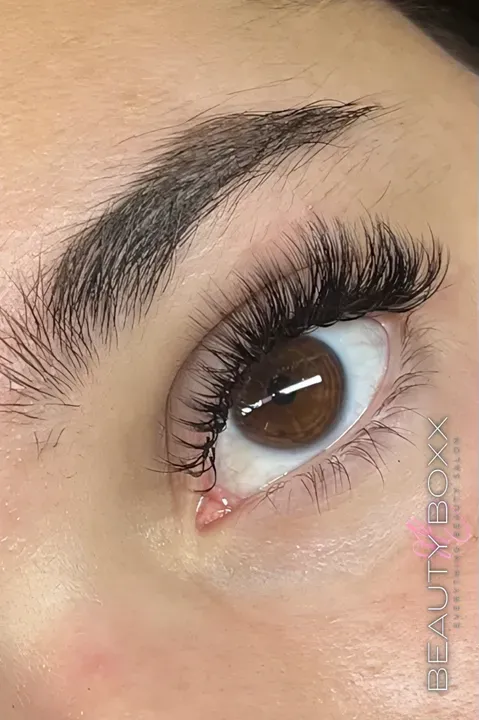https://cdn.salonspotlight.com/photos/LpYMUvfUw5SbdqpxVMau/310e9d26-e9b9-40d5-a05d-ab3d6fb5769a_720x720