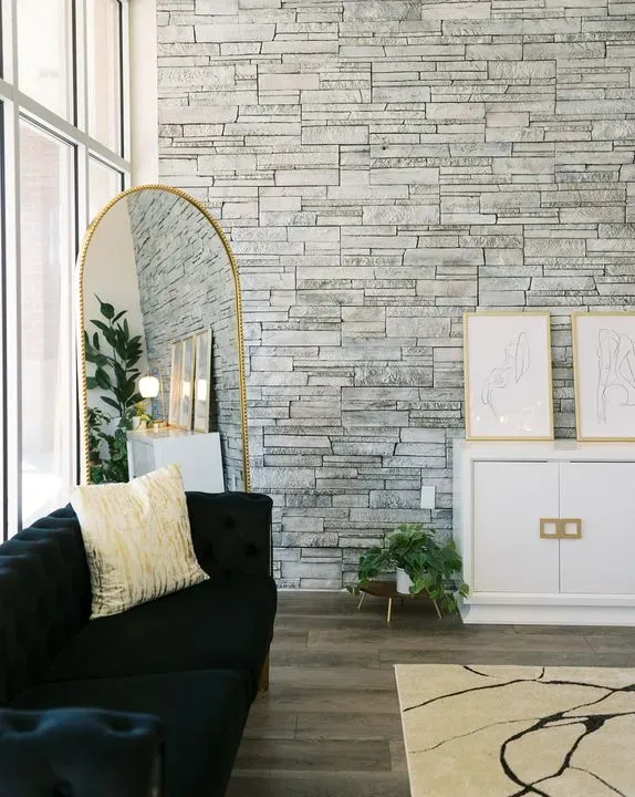 https://cdn.salonspotlight.com/photos/Lsel2uXeWQP5QuTA9VmR/22bf5916-0cf3-4490-bc39-1b966d31d210_720x720