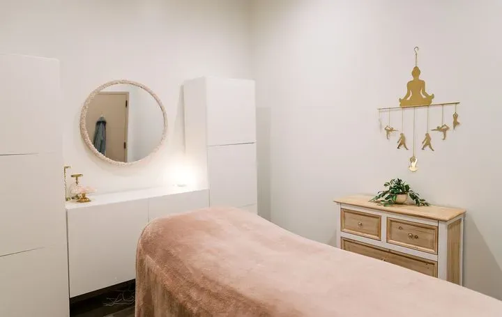 https://cdn.salonspotlight.com/photos/Lsel2uXeWQP5QuTA9VmR/8b13a7b3-1f0e-4505-a66c-a15eded016ca_720x720