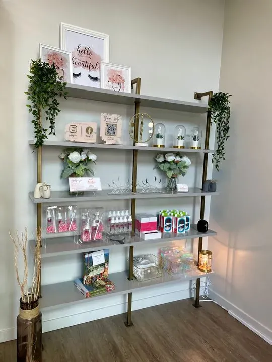 https://cdn.salonspotlight.com/photos/Lsn1K9UdEyVUNvjaT8AE/8b06c922-5d98-468f-9176-009d68b14b89_720x720