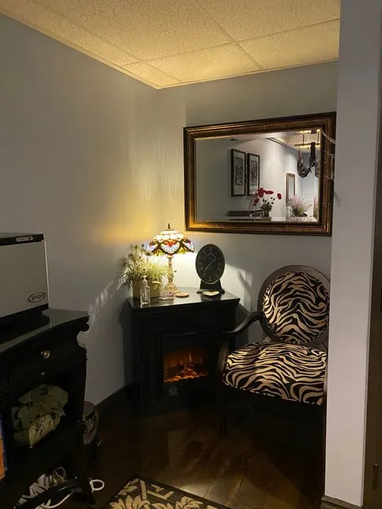 https://cdn.salonspotlight.com/photos/LtaYeWWtqBE61XiFDEQ4/182d78a9-3139-4722-810b-d73cbe09bf4a_720x720