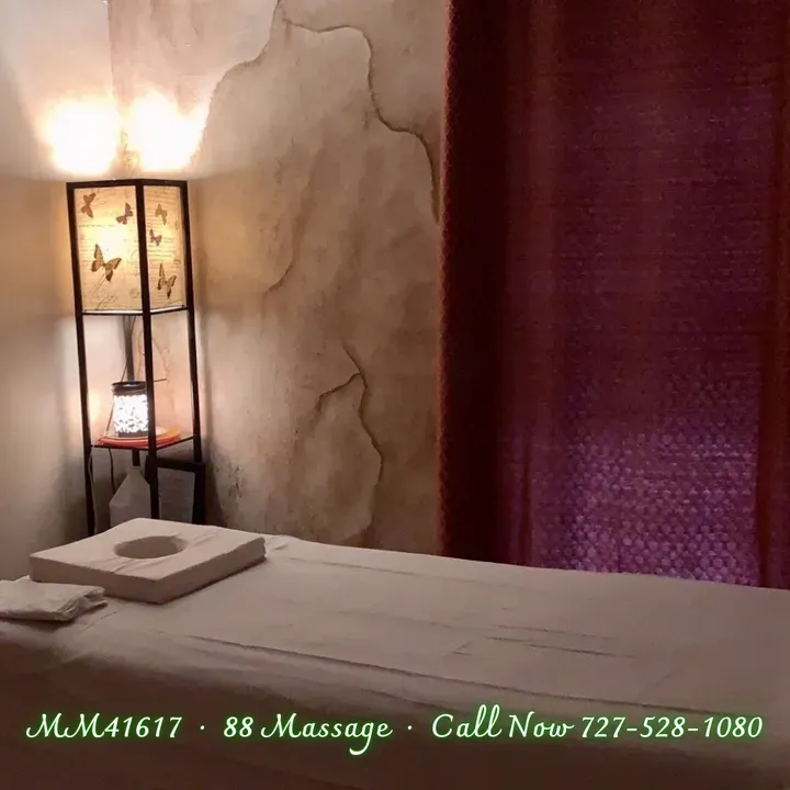 https://cdn.salonspotlight.com/photos/LxQsSQf7IJPWHkcZEAvK/7f4e5c25-8cf9-4d1e-aa1b-d1bc891e5f07_720x720