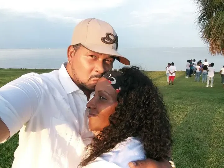 https://cdn.salonspotlight.com/photos/LxzViai1YjnGrgLrEtM0/345f236a-4ccb-4acd-9431-c3f963937062_720x720