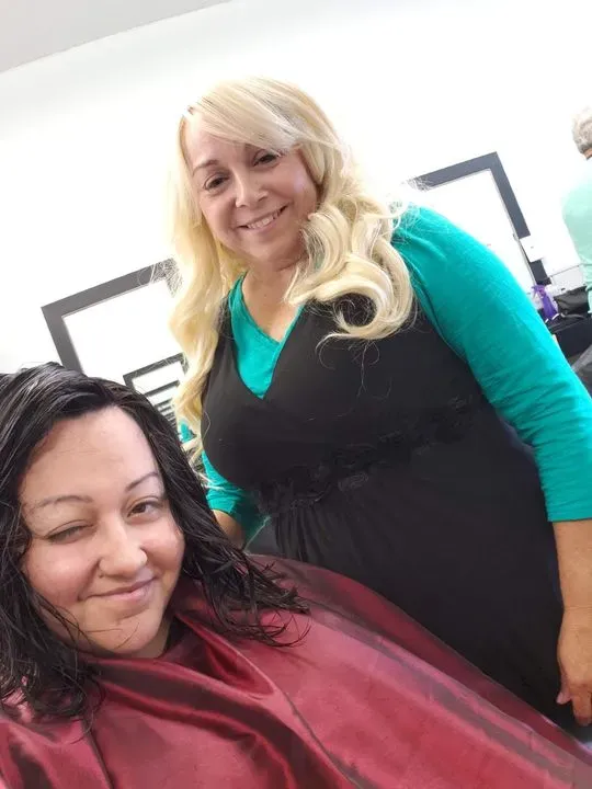 https://cdn.salonspotlight.com/photos/LyDbrIW64FdwvsmxS4gd/eae67dd5-6959-4a55-821b-a655003728a6_720x720
