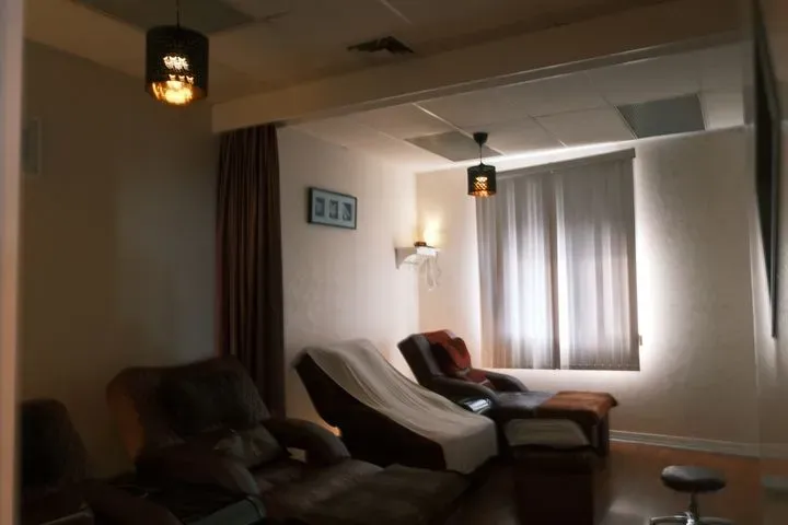 https://cdn.salonspotlight.com/photos/LyhrwlqaQCb2AmR7aw37/248b3397-8b01-4108-ab1d-da3b23e50b5f_720x720