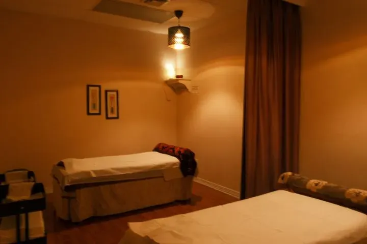https://cdn.salonspotlight.com/photos/LyhrwlqaQCb2AmR7aw37/adf7bb73-9b20-4742-bd84-b94b212d97a4_720x720