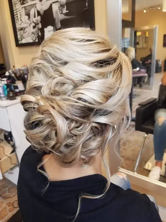 https://cdn.salonspotlight.com/photos/LyorrY8mZbM0B6UvPKWN/39073ec4-4c58-4371-855f-767433d0a5bf_720x720