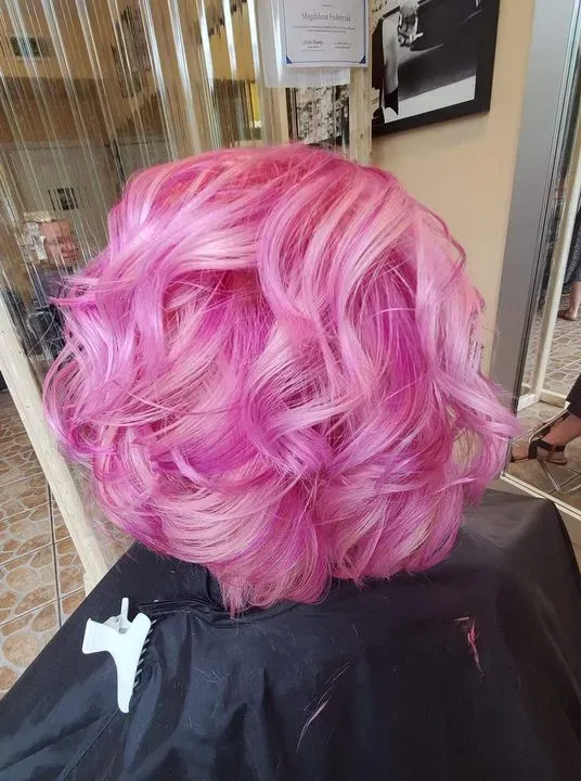 https://cdn.salonspotlight.com/photos/LyorrY8mZbM0B6UvPKWN/b7be355f-bf39-4dd5-8b67-76ae6daf7ab0_720x720