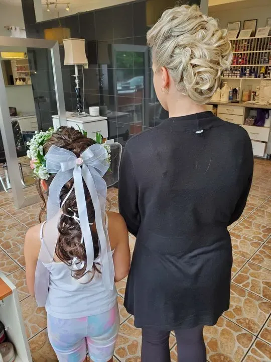 https://cdn.salonspotlight.com/photos/LyorrY8mZbM0B6UvPKWN/c09cb647-d121-459f-ba4f-cdc806bb0606_720x720