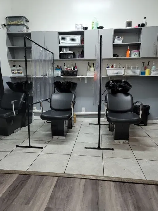 https://cdn.salonspotlight.com/photos/M10GkLzuvNMfcMkOurvs/9394848d-158d-40f3-8e4a-69eef3213264_720x720