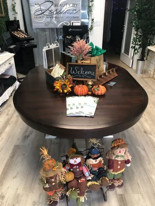 https://cdn.salonspotlight.com/photos/M1gqwsKedQisbeyKoW36/4c64d8db-4e7d-4dbe-9144-9c3f0c01069d_720x720