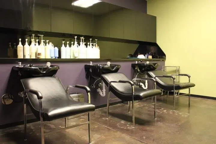 https://cdn.salonspotlight.com/photos/M2TgTHD4dWIiTTA9PTyt/49524f57-c99f-4ba8-a624-72938995a3c3_720x720