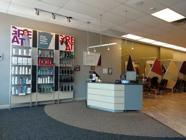 https://cdn.salonspotlight.com/photos/M41EPgzSC9vg0YED4fWp/aeec5b71-4541-433d-8017-bc8d7747e393_720x720