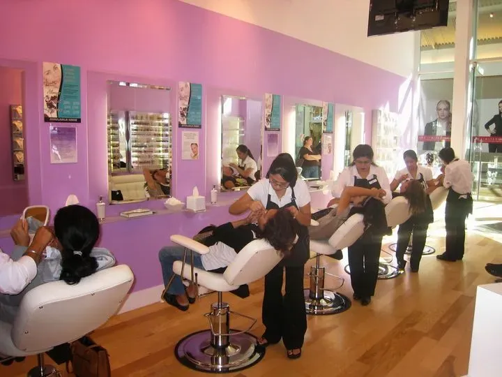 https://cdn.salonspotlight.com/photos/M5bo6GeO6OJakTv1hHvr/e4e4bbd0-0163-4500-b5db-aa82f2dc203e_720x720