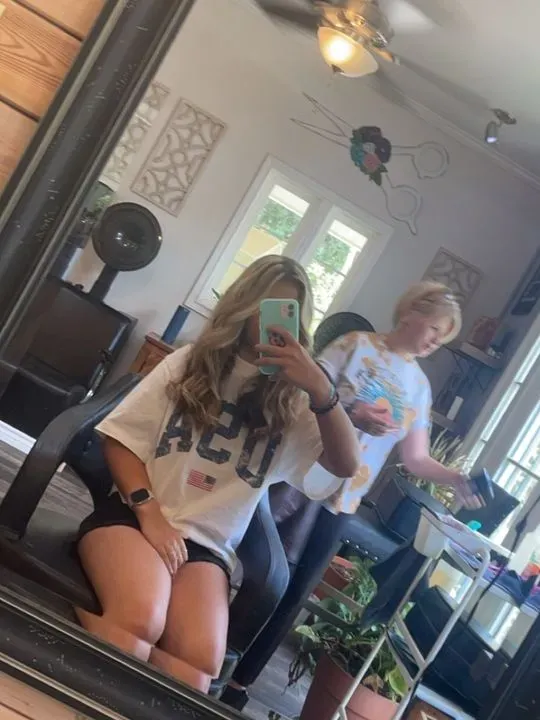 https://cdn.salonspotlight.com/photos/M64z1eFarQuwVaXRb1nC/7df3ed5c-5be2-4d88-bf87-5e337d7d8fd4_720x720