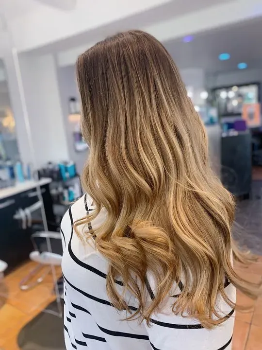 https://cdn.salonspotlight.com/photos/M7ZOFCMJjgPF9whmWs4Z/148d23c5-150b-499a-bb09-0a7c526a3b8f_720x720