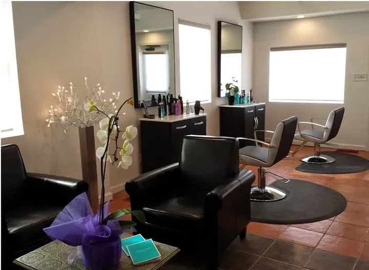https://cdn.salonspotlight.com/photos/M7ZOFCMJjgPF9whmWs4Z/20e32607-21ac-4a9c-8ec1-62b4740b5b7c_720x720