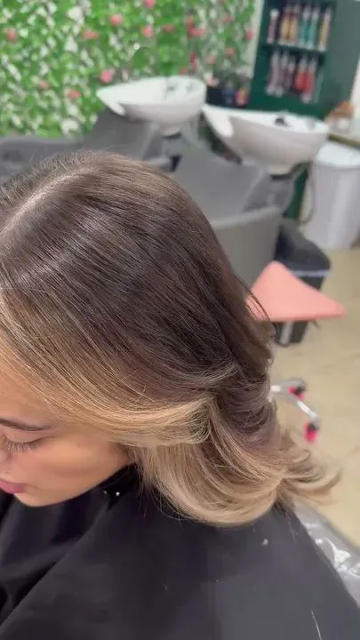https://cdn.salonspotlight.com/photos/M7ojk1rPuJkIAT5U6c6K/d3f50168-e380-4d0f-a029-655cc2443e65_720x720