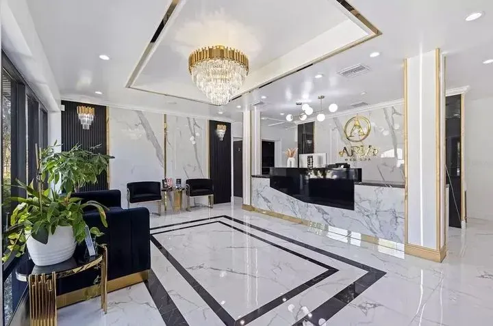 https://cdn.salonspotlight.com/photos/M8y6DLjG71vjNWdG9lzR/31b0d141-455f-4e20-bc24-8b5f570fdd2e_720x720