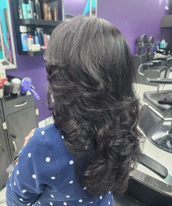 https://cdn.salonspotlight.com/photos/M9J0YnZJUXzE8a74NGOa/096e8504-f2c9-494d-9c70-2d5051acae17_720x720