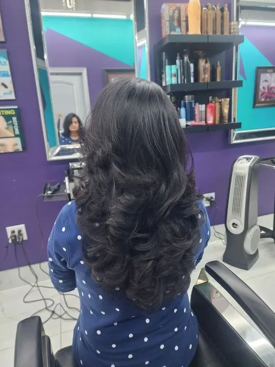 https://cdn.salonspotlight.com/photos/M9J0YnZJUXzE8a74NGOa/123da40e-996a-4663-bcd9-a37459a52239_720x720
