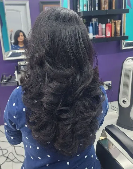 https://cdn.salonspotlight.com/photos/M9J0YnZJUXzE8a74NGOa/25e1bcb3-af06-4e61-83d4-843310f105e5_720x720
