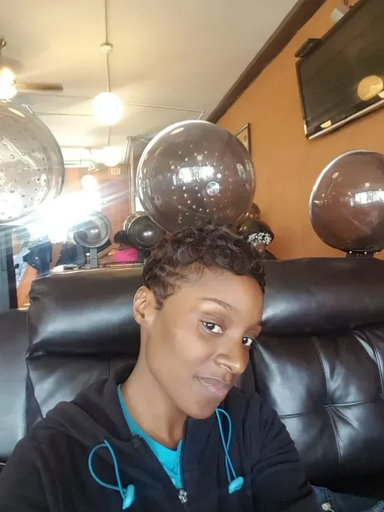 https://cdn.salonspotlight.com/photos/M9s3HINGCJpkfW6lINMU/6fc46ab5-321a-44fb-950f-f0911b82df9d_720x720