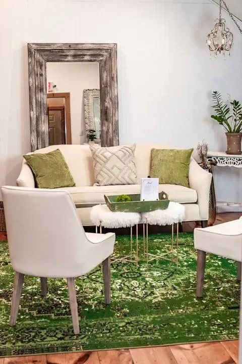 https://cdn.salonspotlight.com/photos/MA6stVWJr6SZ3CfZihgW/f6ea1925-d6ed-461b-bb0a-8d7fe950865a_720x720