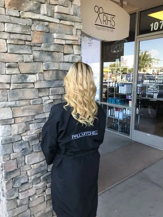 https://cdn.salonspotlight.com/photos/MAedD5LrdSnXJalBtQkI/2324a626-2aa8-4028-8125-58e77559e323_720x720