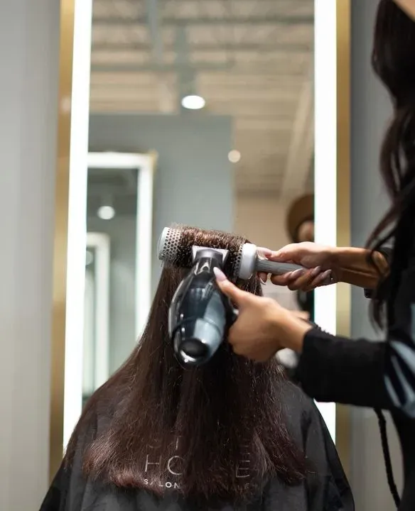 https://cdn.salonspotlight.com/photos/MAwpfqAtNd9rY7kvCAGI/b1124285-e746-49b0-8078-64b1e63754a2_720x720