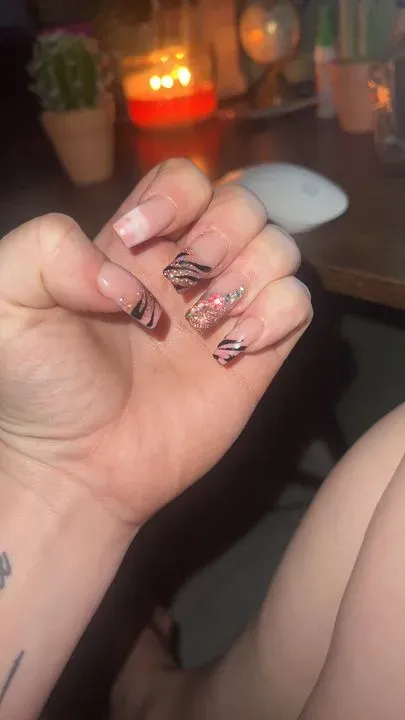 https://cdn.salonspotlight.com/photos/MBxXMeSoaWaFFvmwvrkN/4e35d4cf-b7b5-45a4-b35e-bf14fcf51f3e_720x720