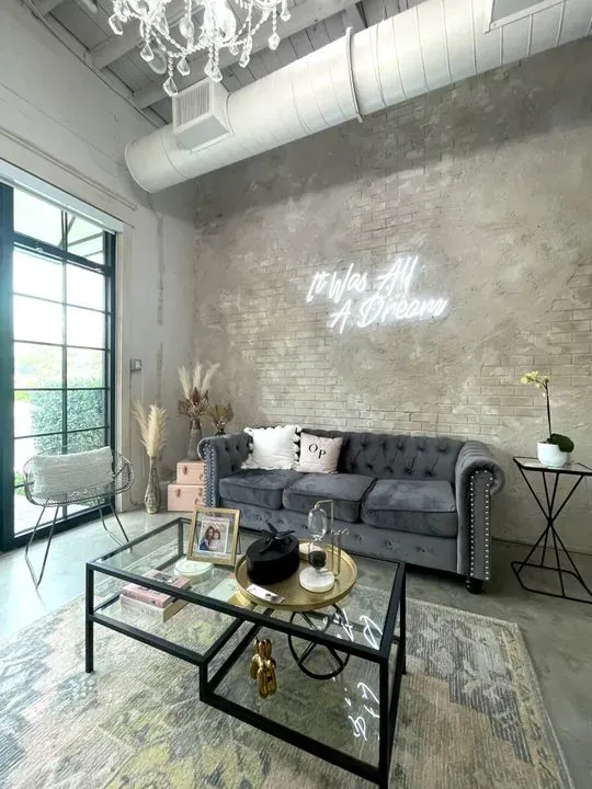 https://cdn.salonspotlight.com/photos/MD3r7W5NHyDTTnrstyI1/27d185d1-2b01-421b-9473-078ed0e42ded_720x720