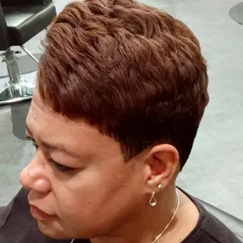 https://cdn.salonspotlight.com/photos/MDFu0E0z6nmP87qDULj9/75779d83-d9fd-4088-9aef-b96ab930b96f_720x720