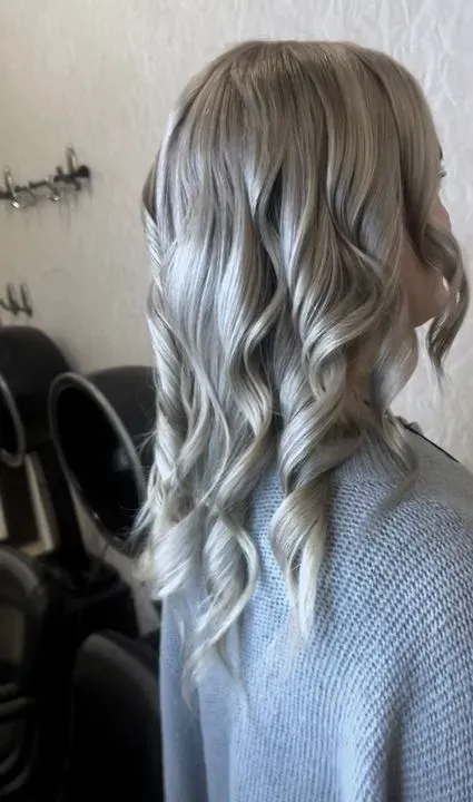 https://cdn.salonspotlight.com/photos/MDLm0mKYM9gmKGopNnRf/1db977ac-9413-476d-8ea6-e387c11d632b_720x720