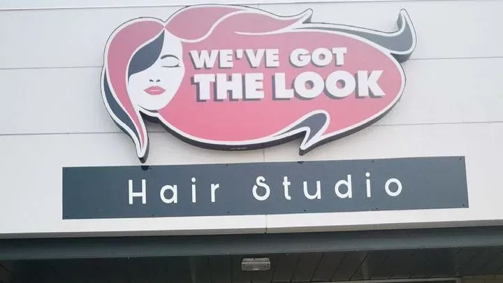 https://cdn.salonspotlight.com/photos/MDTas4LoJvKVFRxWJaXJ/f4e88311-df92-4a29-abd2-4e8e1c3cb5c4_720x720