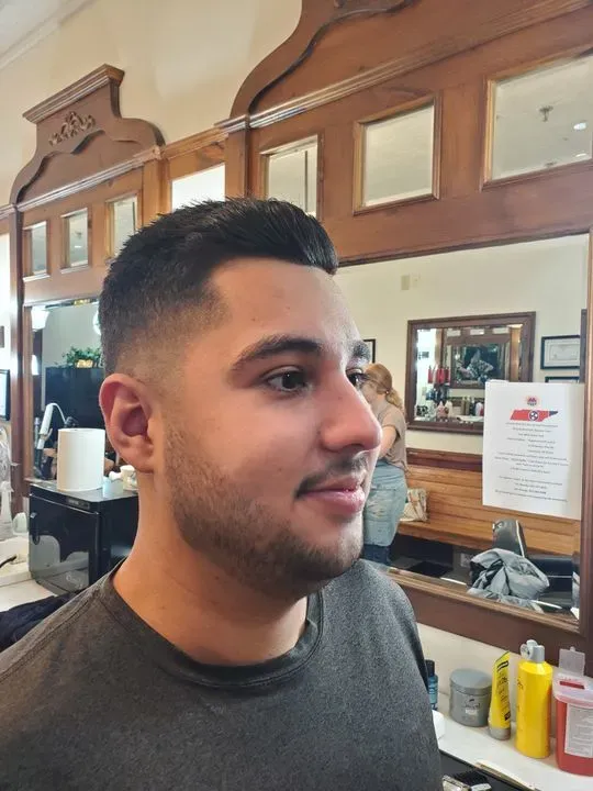 https://cdn.salonspotlight.com/photos/MFC1MastXPLZqdOzPaUD/5ab00e46-0d54-4097-b9ad-b4e1309fecfe_720x720