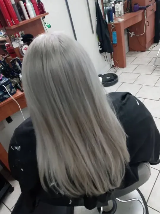https://cdn.salonspotlight.com/photos/MHSQMCQpLSwfCZzLwOYz/0ce69331-1f5b-4d21-a663-9adcab6c766c_720x720