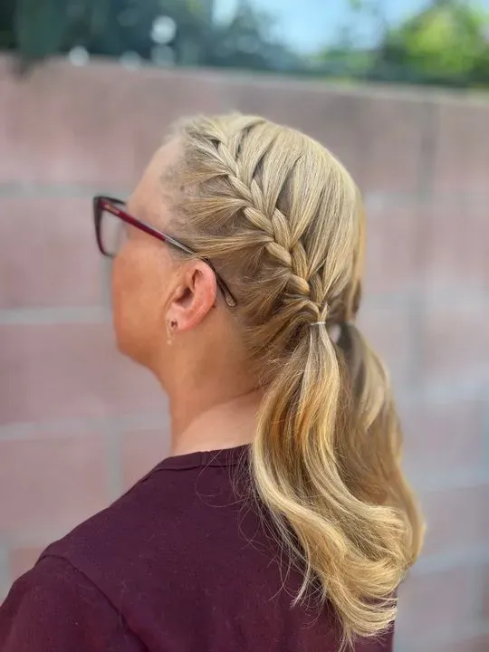 https://cdn.salonspotlight.com/photos/MHVy1PJBXY4uakk7IgW4/a04ae155-625e-4e59-92eb-33b1b53830de_720x720