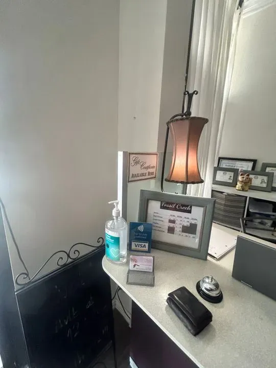 https://cdn.salonspotlight.com/photos/MHgKGvPnpB2Y4ZLaeWqW/3342588c-ded1-460d-a250-eeaccc6b8c26_720x720