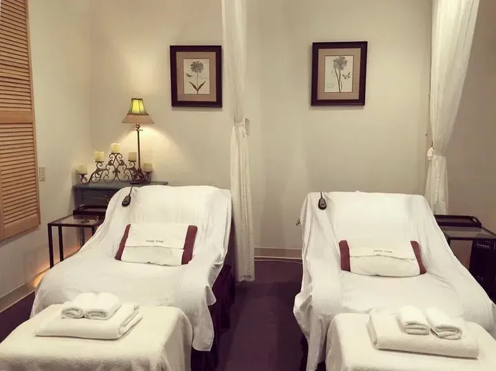 https://cdn.salonspotlight.com/photos/MHgKGvPnpB2Y4ZLaeWqW/f953c9a9-41f8-470f-9765-c3708822e48c_720x720