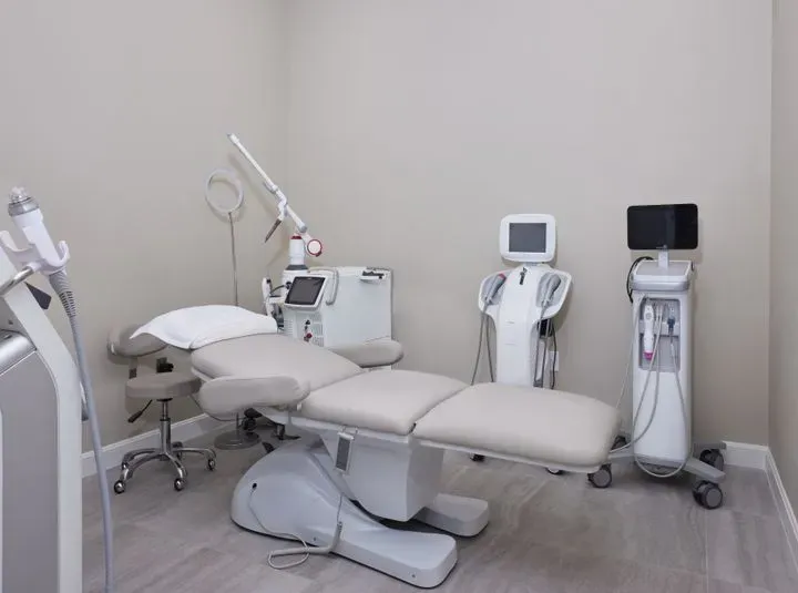 https://cdn.salonspotlight.com/photos/MHxoahQDMVVlBwB6fHXW/10f93c47-a379-4d8f-ab9d-eddf6e218c95_720x720