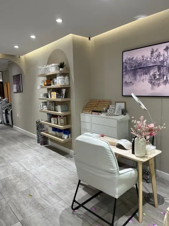 https://cdn.salonspotlight.com/photos/MHxoahQDMVVlBwB6fHXW/fb327a85-5185-49ac-a866-e08d80095021_720x720