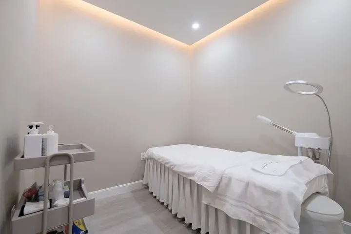 https://cdn.salonspotlight.com/photos/MHxoahQDMVVlBwB6fHXW/fc798768-2a1e-48d3-bd99-97fed166f9fa_720x720