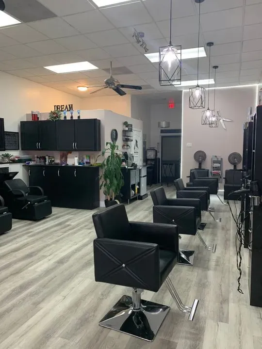 https://cdn.salonspotlight.com/photos/MIa3Ag23HOozNRYsC1dU/f14b0782-dc05-4624-9083-00c6915cb82f_720x720