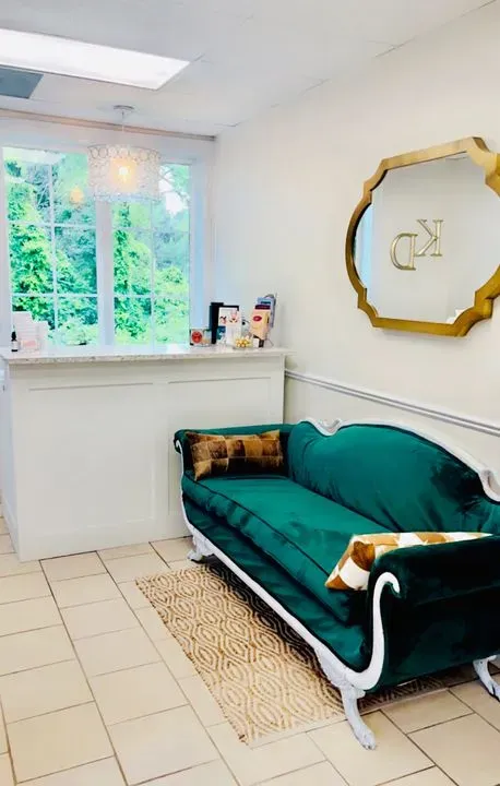 https://cdn.salonspotlight.com/photos/MIuZbpSJUPTO84ndaSi9/29d0a315-2006-47f9-9225-0eef0eb9b596_720x720