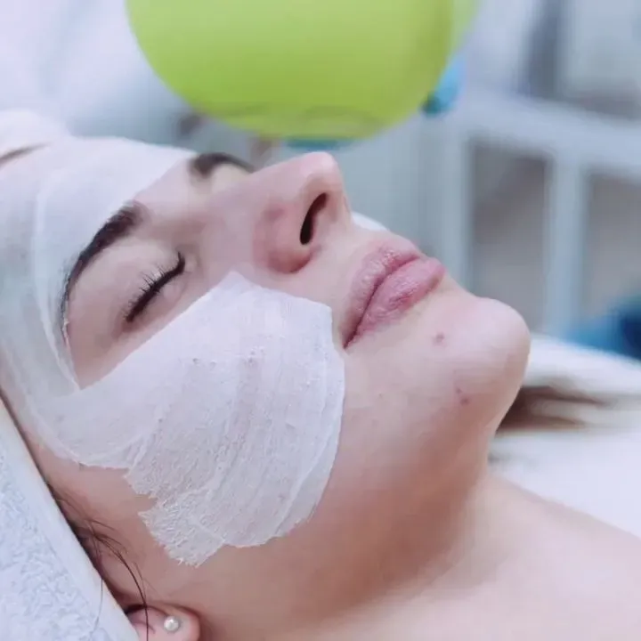 https://cdn.salonspotlight.com/photos/MJnTFezIxItHONYogWUk/dcbfb590-c0f7-4eb4-88ed-e005b8d26a56_720x720