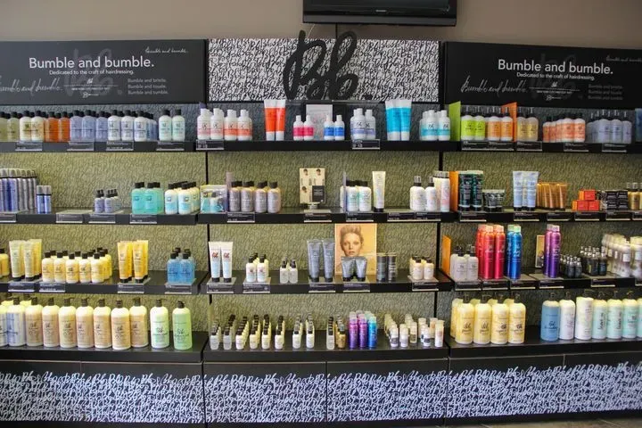 https://cdn.salonspotlight.com/photos/MJzNPNjNFvtKInSnIbKP/ca7cf91a-2585-4a54-88f8-0ff217d552ca_720x720
