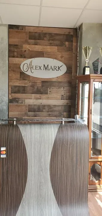 https://cdn.salonspotlight.com/photos/MKnvyTAeUh7G7roeHeLA/58d0b80c-db80-4000-b4f6-5b2d76102871_720x720