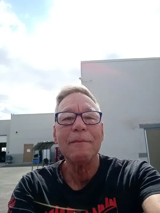 https://cdn.salonspotlight.com/photos/MLbxUrsiJK8EnlCJEkTT/fafda357-81c1-47b0-b6e9-675f7a2c4b0f_720x720